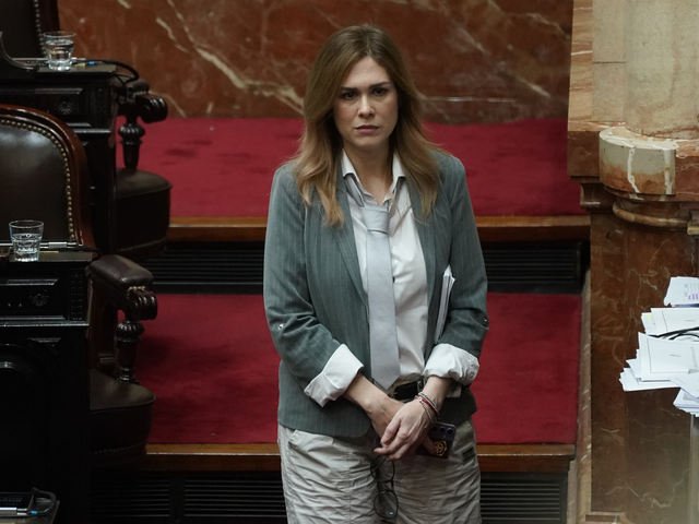 Lilia Lemoine bancó a Adorni tras su renuncia y apuntó a quienes le sacaron su apoyo en la interna libertaria: “Los vomita Dios”