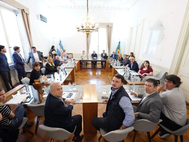 Kicillof logró dictamen para el Presupuesto y tiene una semana para negociar con La Cámpora