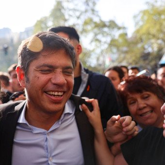 Las últimas encuestas que tiene Kicillof de la Provincia y el contraataque que prepara contra Cristina