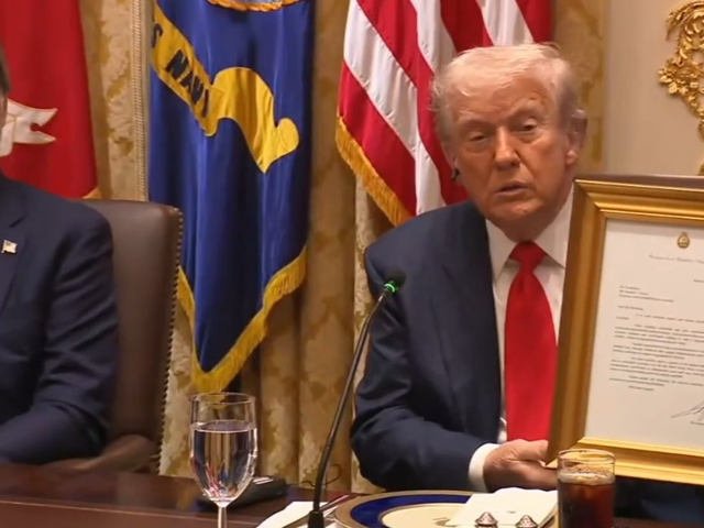 Milei le regaló a Trump una carta de las familias de los rehenes argentinos liberados en Gaza y otra con su apoyo para el Nobel de la Paz