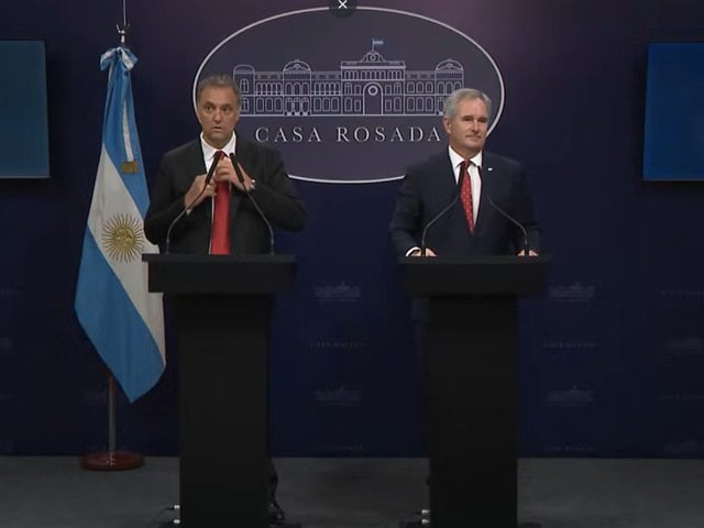 Después de negar un ascenso a Pablo Quirno, Javier Milei se reunió dos horas con Manuel Adorni y el canciller