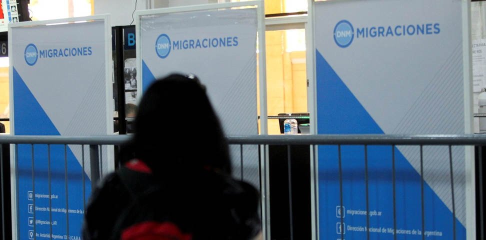 La Justicia anuló el DNU de Javier Milei que le dio a Migraciones la potestad de otorgar la ciudadanía