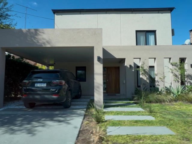 Adorni adquirió un departamento en Caballito sin desprenderse del que ya tenía en Parque Chacabuco