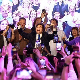 Una nueva encuesta midió por qué Milei ganó la elección y cómo saldría hoy en una presidencial