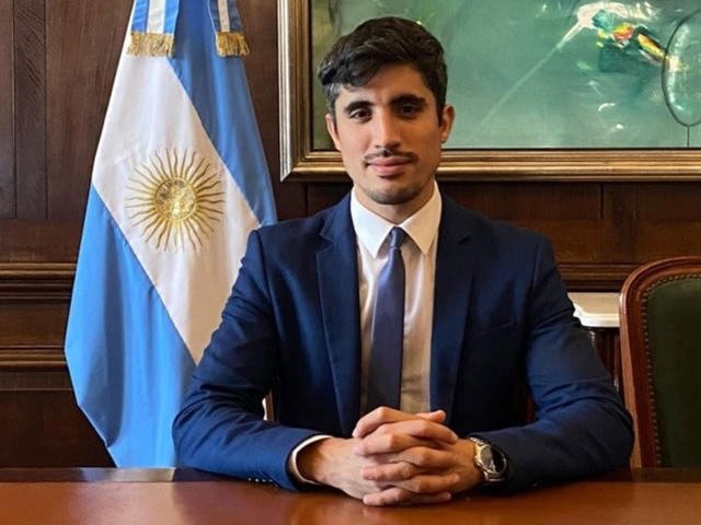 El Gobierno desplazó a un diplomático argentino de la Embajada en Siria por darle “me gusta” a un posteo que pedía “fuego para Israel”