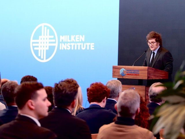 Javier Milei llegó a Los Ángeles para participar en una conferencia del Instituto Milken