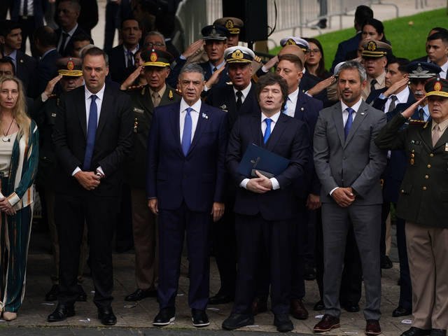 Con Manuel Adorni en primera fila, Javier Milei encabezó el acto por el aniversario de Malvinas