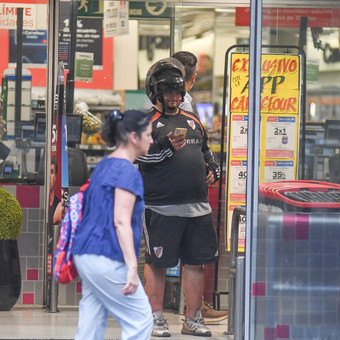 El consumo masivo no logra repuntar: en febrero volvió a profundizar la caída y marcó un nuevo retroceso