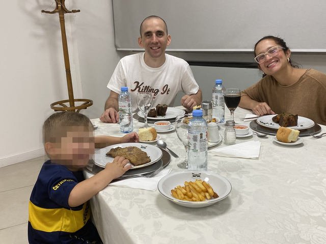 “Cuando él lo considere, vamos a denunciar esos crímenes de lesa humanidad”: la foto familiar y el mensaje que publicó la esposa del gendarme