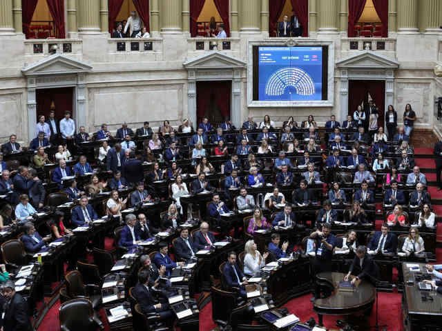Los gobernadores y diputados aliados presionaron y el oficialismo eliminó el artículo que modifica las licencias por enfermedad