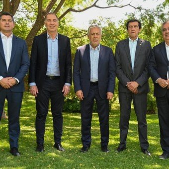 Santilli termina la ronda de reuniones con gobernadores y buscan sellar el apoyo para aprobar el Presupuesto