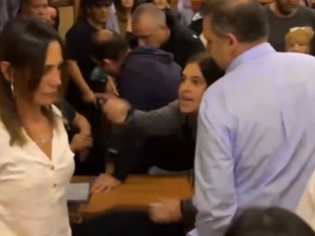 Escándalo en Villa Gesell: agredieron a una concejala del PRO en plena sesión por el presupuesto y acusan a una patota kirchnerista
