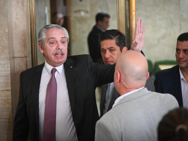 Alberto Fernández fue a Comodoro Py para retrasar la elevación a juicio de la causa por violencia de género contra Fabiola Yañez
