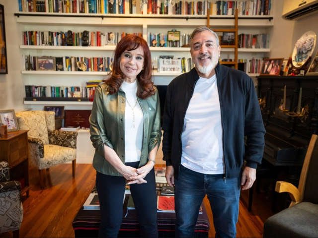 Un sindicalista enfrentado a Milei se mostró con Cristina Kirchner y se reabre en el peronismo el debate por el empleo público