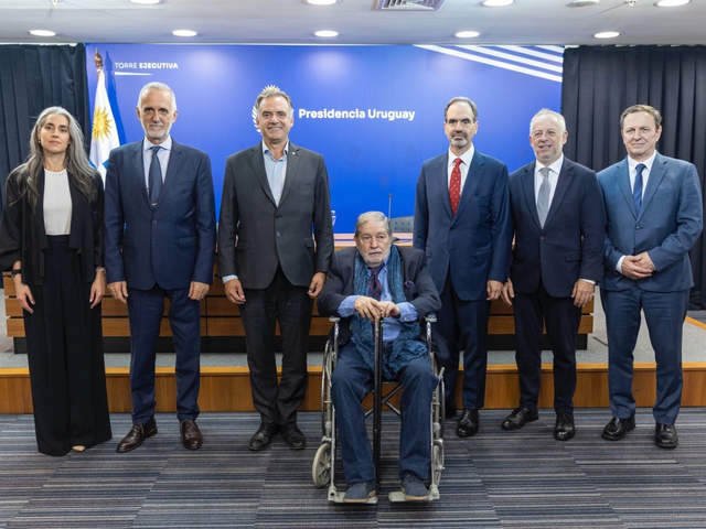 Libertad de expresión: el presidente de Uruguay, Yamandú Orsi, firmó las declaraciones de la SIP