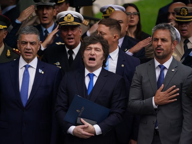 Una nueva encuesta preguntó por la reelección de Milei en 2027 y salió 46% a 39%