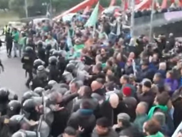 Protestas y movilizaciones sobre la General Paz, a la altura de San Martín: reclaman por el cierre de PyMEs