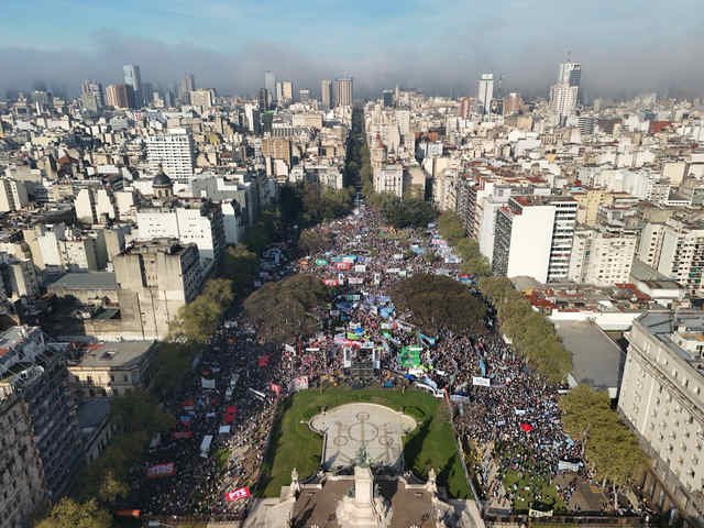 Cuarta marcha universitaria contra la gestión Milei: renovada presión contra el ajuste y amplio respaldo de la oposición