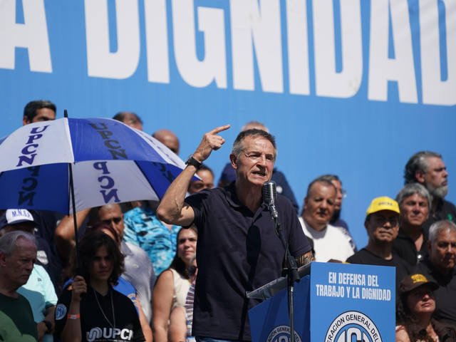 La CGT vuelve a desafiar al Gobierno y marcha al Congreso contra la reforma laboral