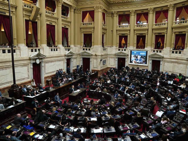 En medio de las internas el Gobierno busca mantener la agenda y envía cuatro proyectos de ley al Congreso