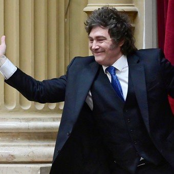 Nuevo escenario: Javier Milei toca un piso en las encuestas, pero la oposición aún no lo capitaliza