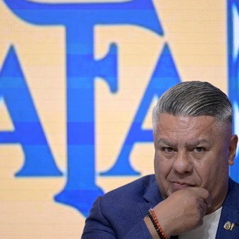 La justicia autorizó a "Chiqui" Tapia a viajar a Colombia y Brasil y deberá pagar cinco millones de pesos