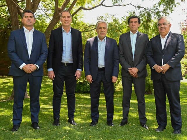 Santilli termina la ronda de reuniones con gobernadores y buscan sellar el apoyo para aprobar el Presupuesto