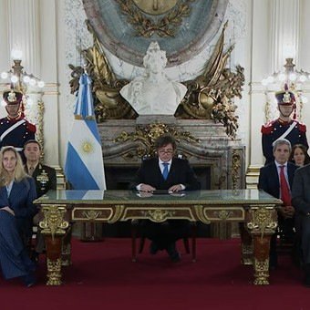 Milei se peroniza por Malvinas, enojo de los K 
y ¿cómo sigue la película con Trump?