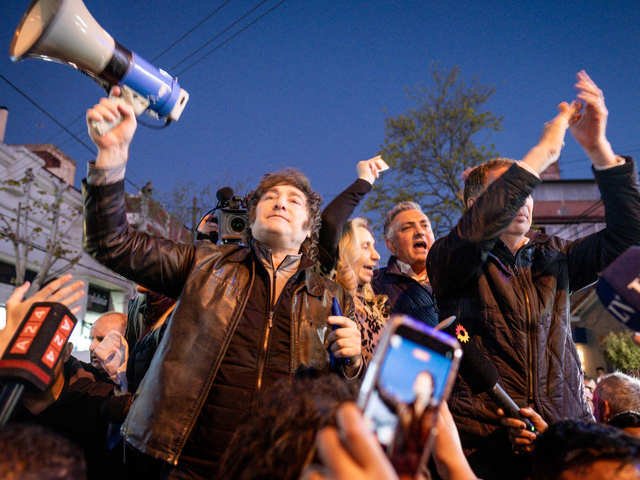 Con tensión y junto a Santilli, Milei volvió a hacer campaña en Provincia después de la renuncia de Espert