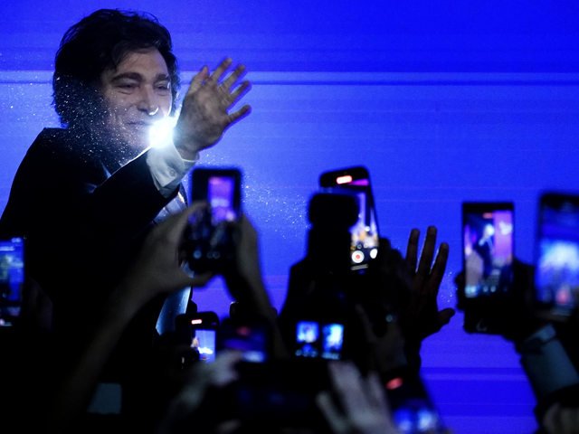 La euforia de Javier Milei y los primeros cambios para darle más poder a Karina y Santiago Caputo