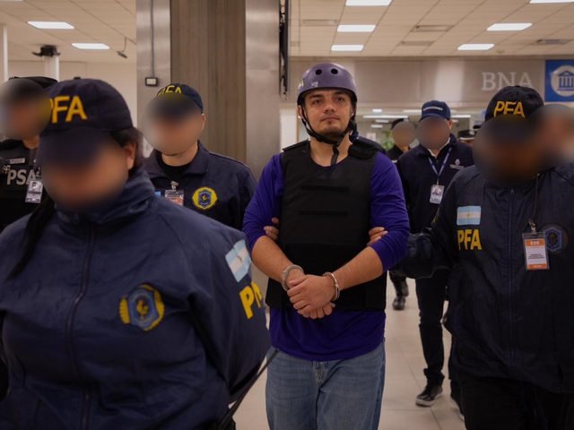 Expulsaron del país al ciudadano ruso acusado por el Gobierno de Milei de liderar una red de fake news