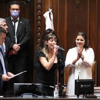 Una legisladora porteña de Kicillof que juró "lealtad absoluta" por Cristina Kirchner ahora la critica duramente: "Jode bastante las pelotas"