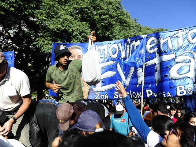 “Una trinchera de división”: ahora el Movimiento Evita salió a cruzar a Máximo Kirchner por su acto en Parque Lezama