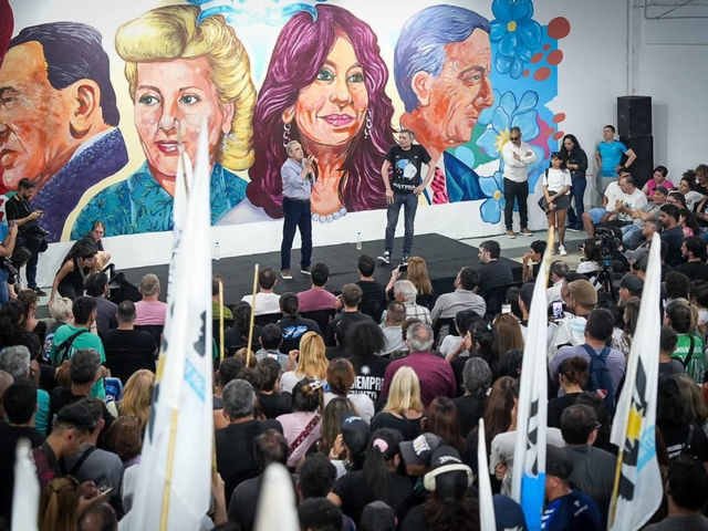 Máximo Kirchner salió en defensa de Cristina y profundizó la interna del PJ: “¿Cómo puede ser que responsabilicen a la mujer que no puede salir de su casa?“
