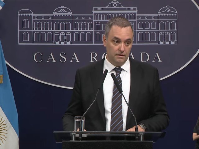 Reunión de Gabinete y anuncio: nuevo respaldo de Milei y todo el Gobierno a Manuel Adorni, que no piensa contestar preguntas